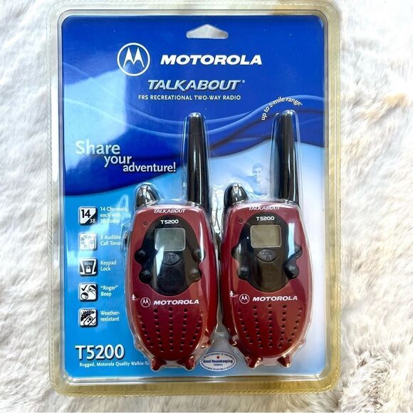 Motorola TalkAbout T5200 AA 2-Mile 14-Channel FRS Two 2 Way Radio (Pair) NEW - Picture 1 of 4